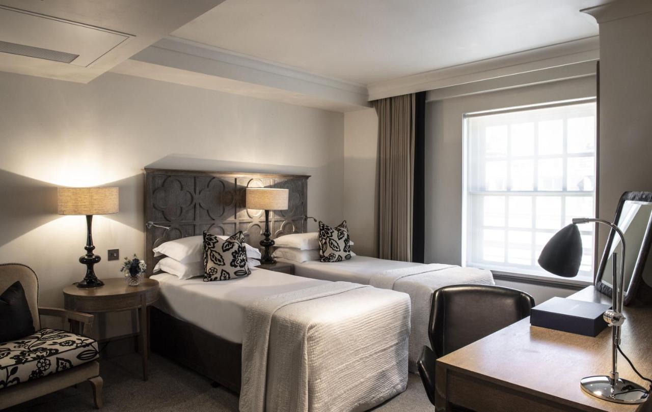 The Bloomsbury Hotel Londra Esterno foto A room at the hotel