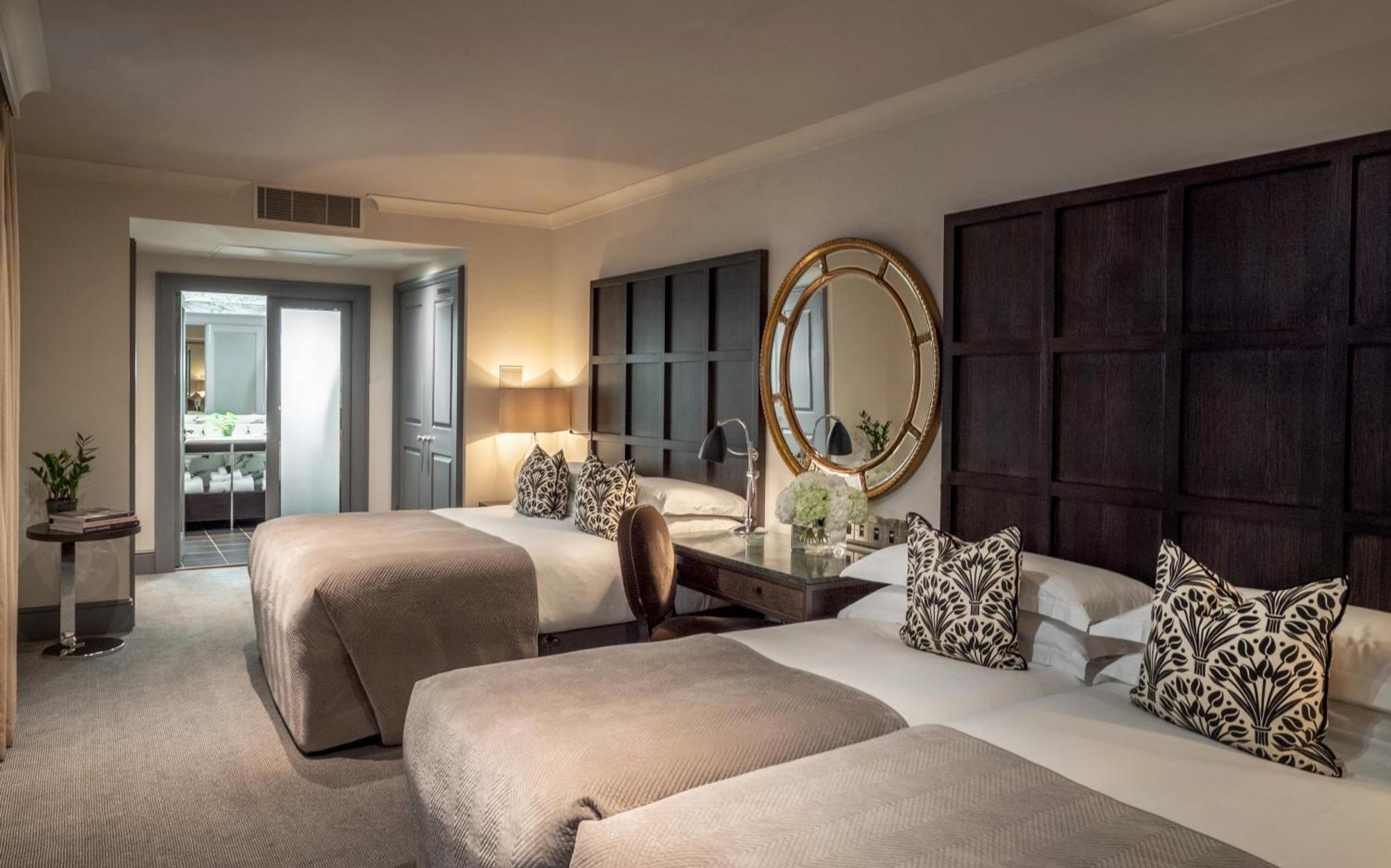 The Bloomsbury Hotel Londra Esterno foto A room at the hotel