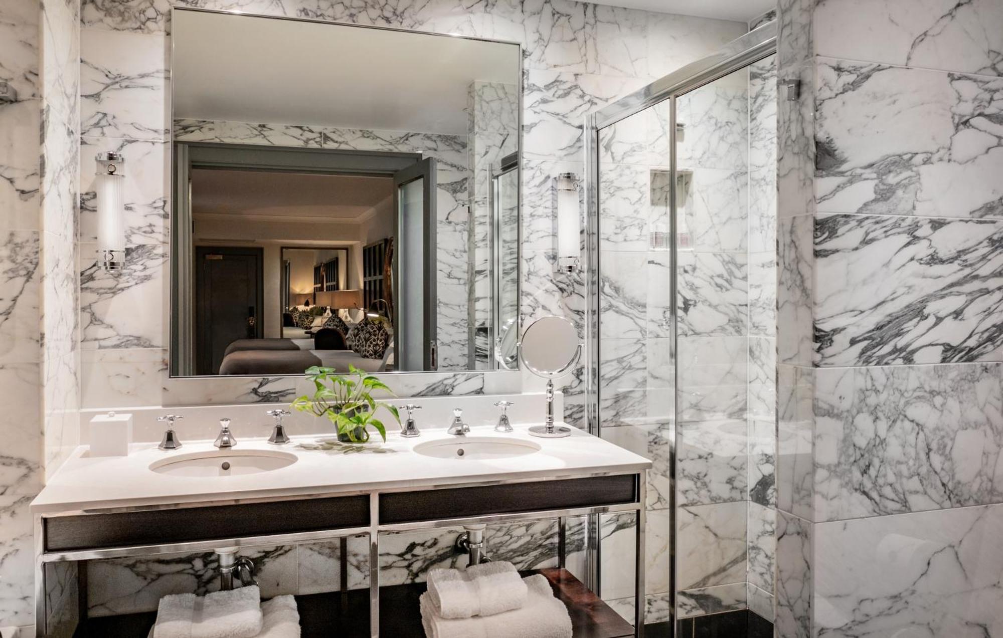 The Bloomsbury Hotel Londra Esterno foto Bathroom