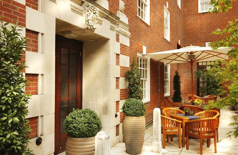 The Bloomsbury Hotel Londra Esterno foto The courtyard at the hotel