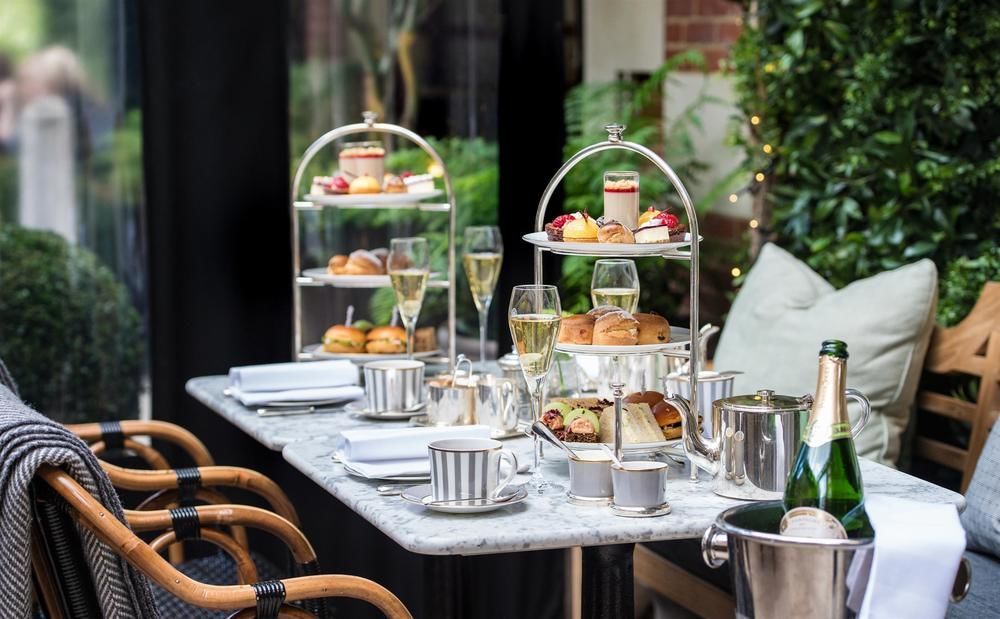 The Bloomsbury Hotel Londra Esterno foto Afternoon tea at the Ivy, St John's Wood