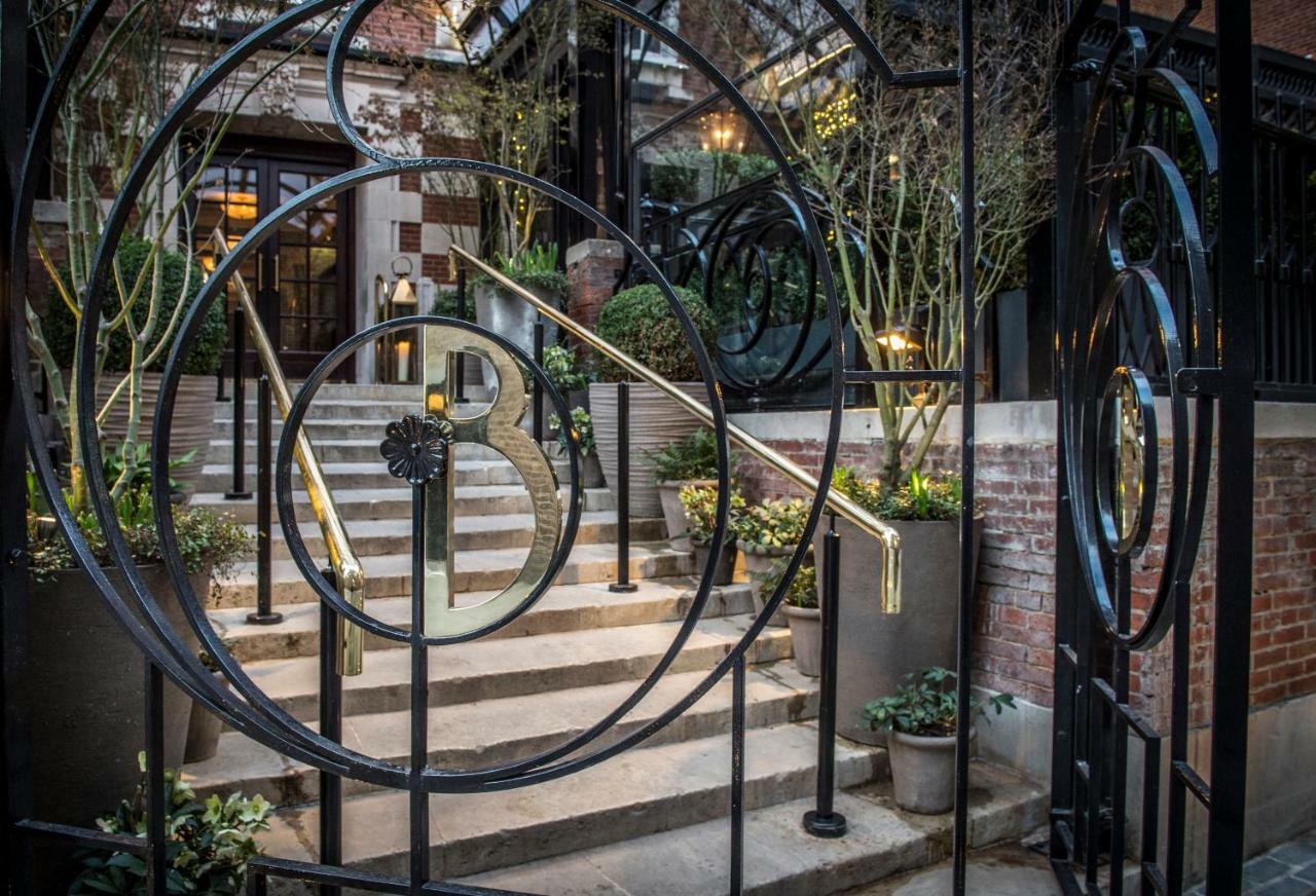 The Bloomsbury Hotel Londra Esterno foto The spiral staircase at the entrance of the hotel